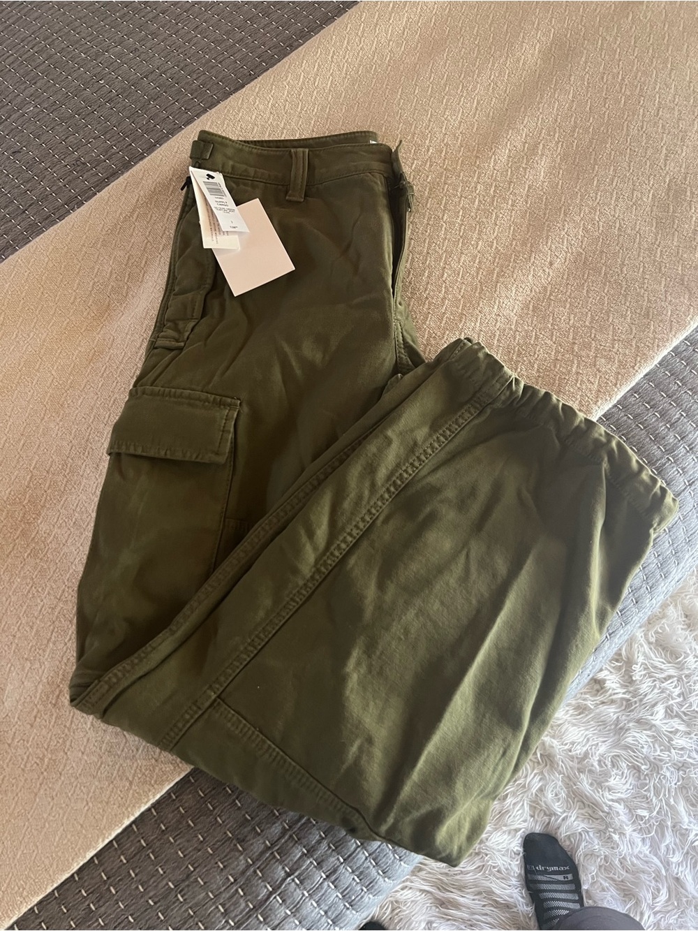 Aritzia TNA green cargo pants